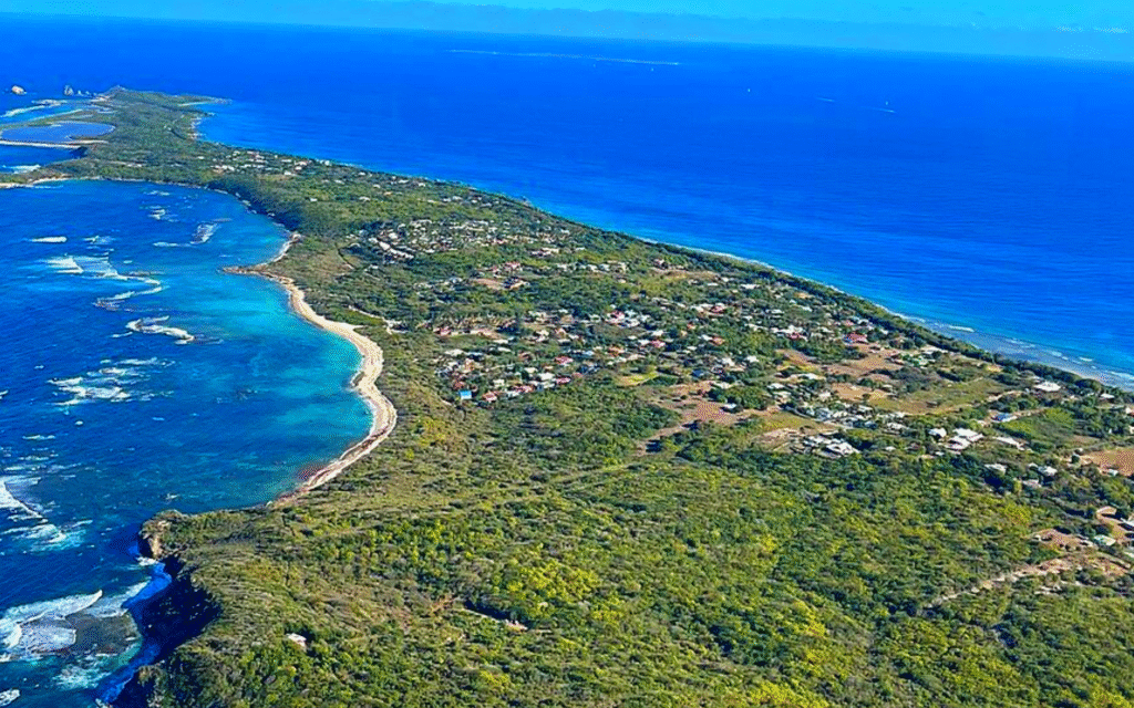 la pointe des chateaux vue du ciel à Saint Francois.